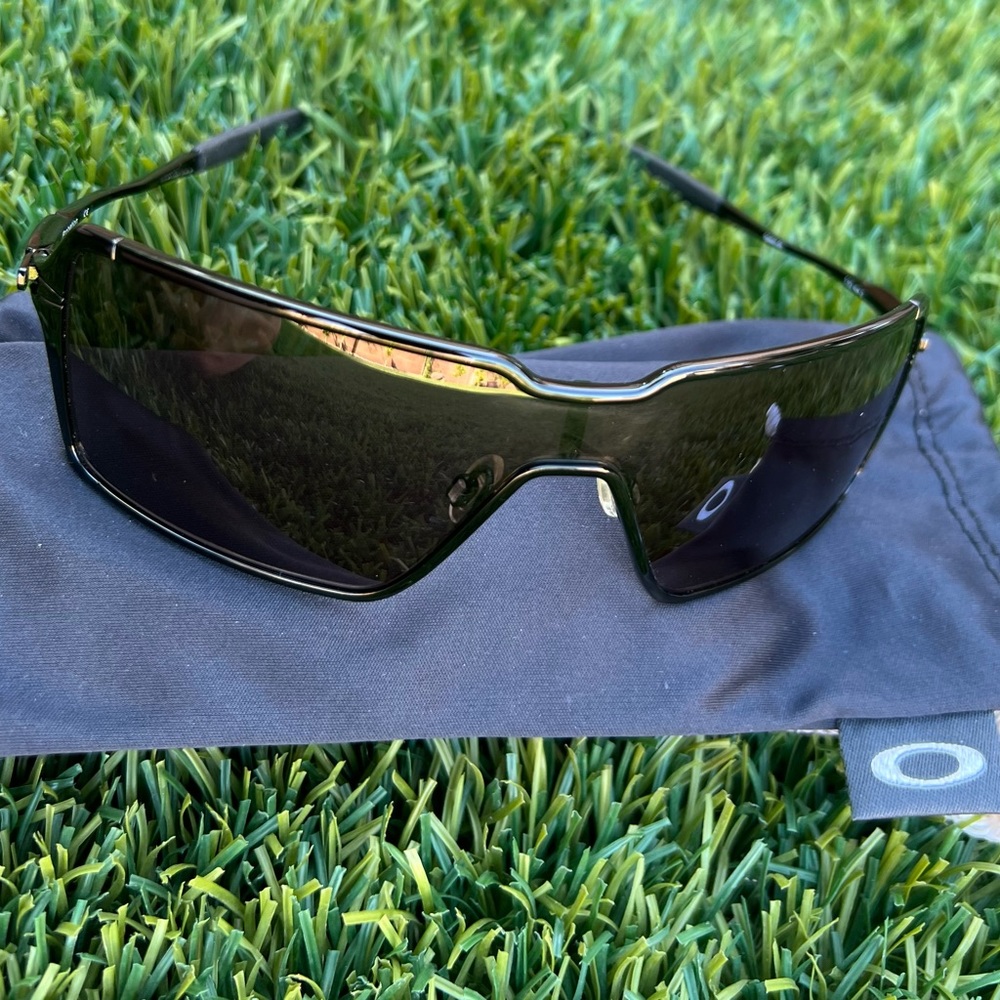 Oakley sunglasses and soft case